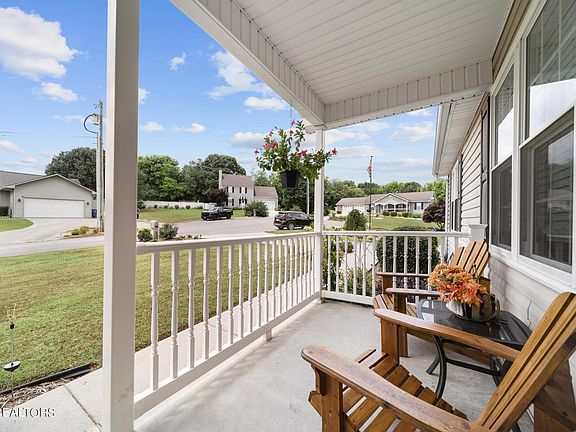 3rd image of 104 Wintergreen Dr