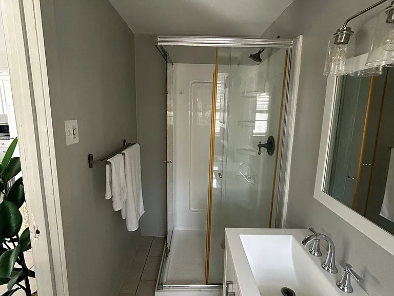 421 11th Ave NE #2 — Photo 6