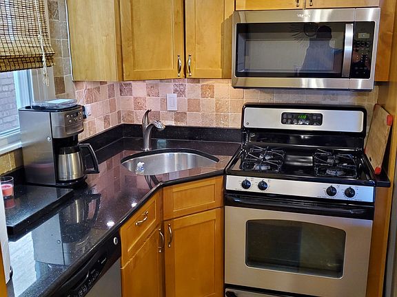 3rd image of 6045 W Gunnison St #1
