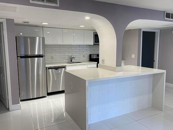 4th image of 151 Oyster Bay Cir