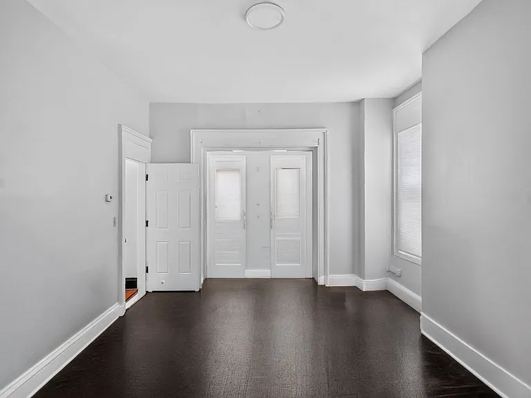 395 Crown St — Photo 3