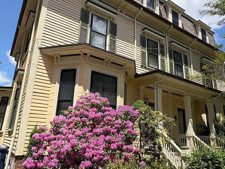 31 Bigelow St — Photo 1