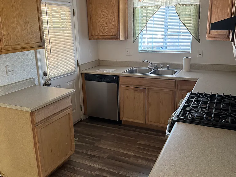 283 Morey Ave — Photo 5