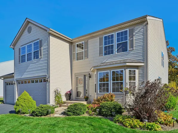 319 White Oak St, Hampshire, IL 60140