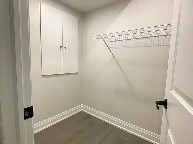8 Fairlawn Ave #BASEMENT — Photo 5