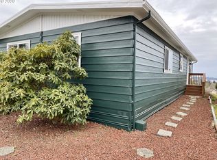 1218 Embarcadero Cir, Coos Bay, OR 97420