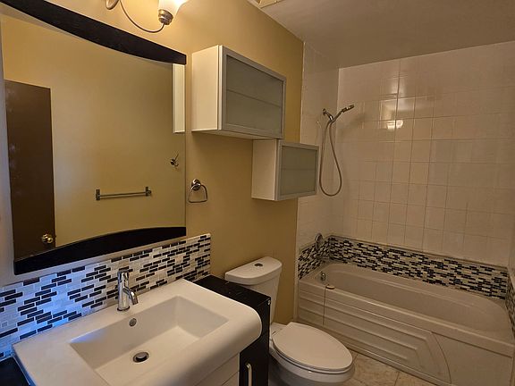 2nd image of 2028 Bergen St #3