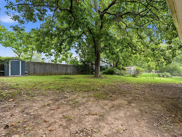 10 Birch Ave — Photo 37