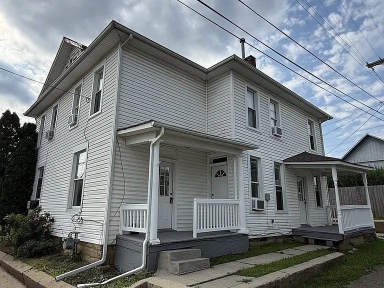 242 Hoover St — Photo 1