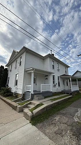 242 Hoover St Photo 1