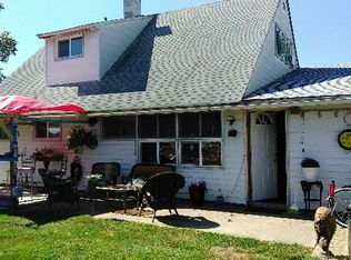 72 Indigo Rd, Levittown, PA 19057