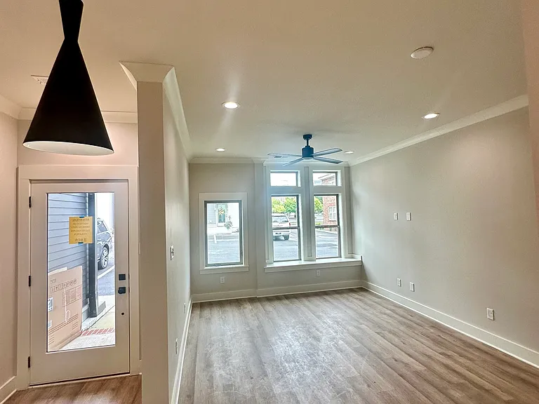 15 Vine St NE #15 — Photo 17