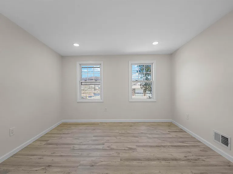 728 Glen Rd — Photo 9