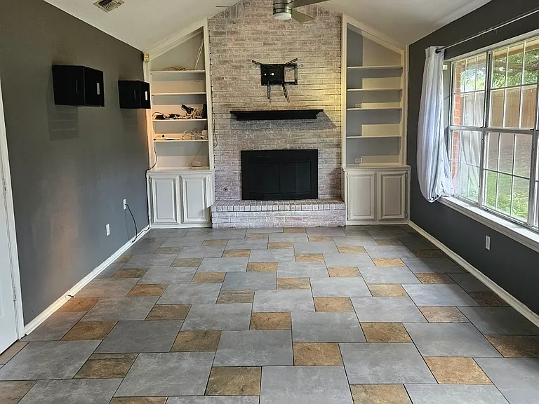 1929 Lakeview Cir — Photo 7