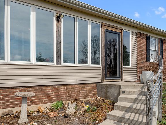 3rd image of 104 Christopher Dr