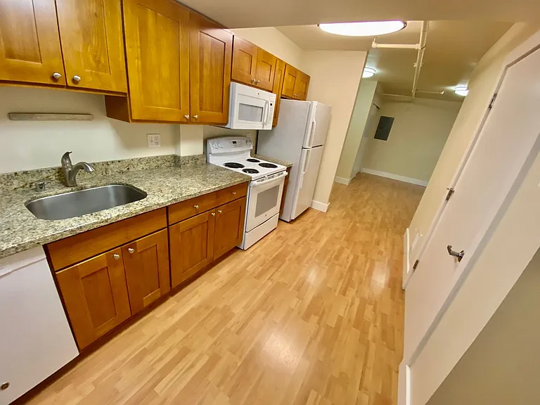Tuscany Apartments — Photo 39