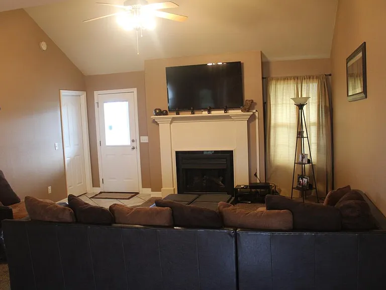 4702 SW Golden Eagle Ave — Photo 13