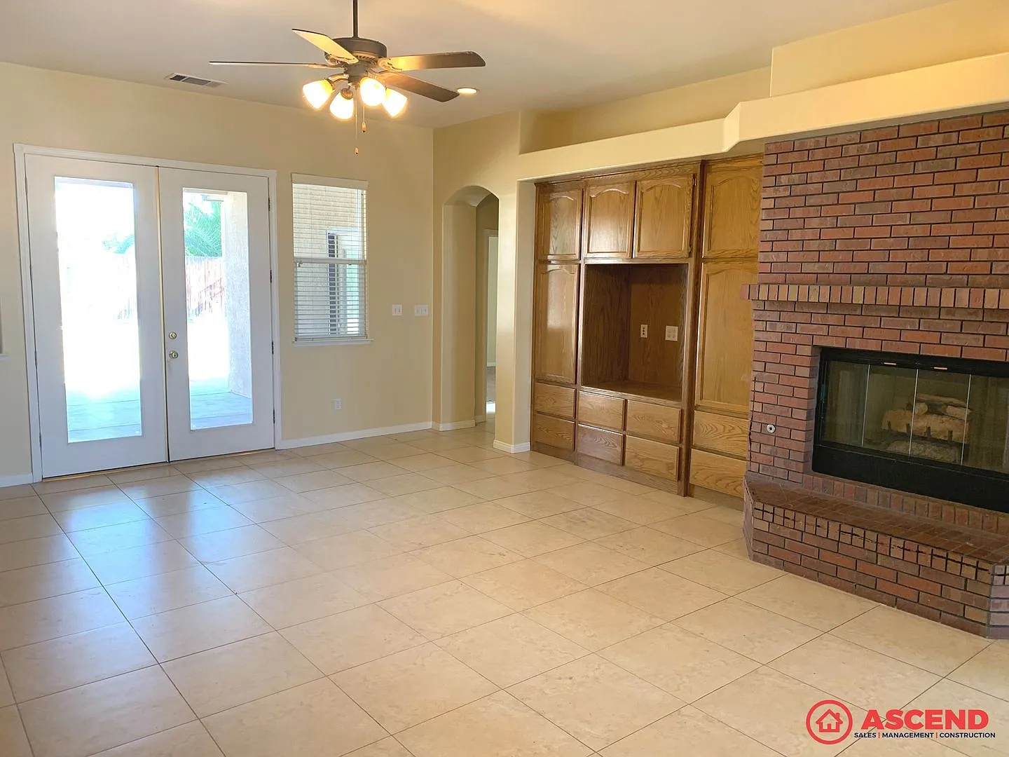 Stunning 4BD/3BA Home in Bakersfield's Desirable 93313 Fully Loaded, Landscaping Included! — Photo 2