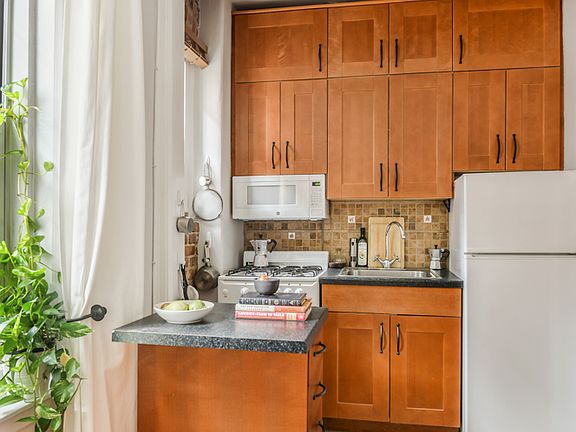4th image of 59 Pineapple St APT 5D