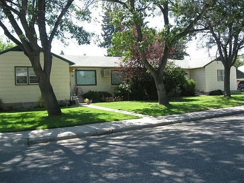 524 1/2 Avenue E E Photo 1