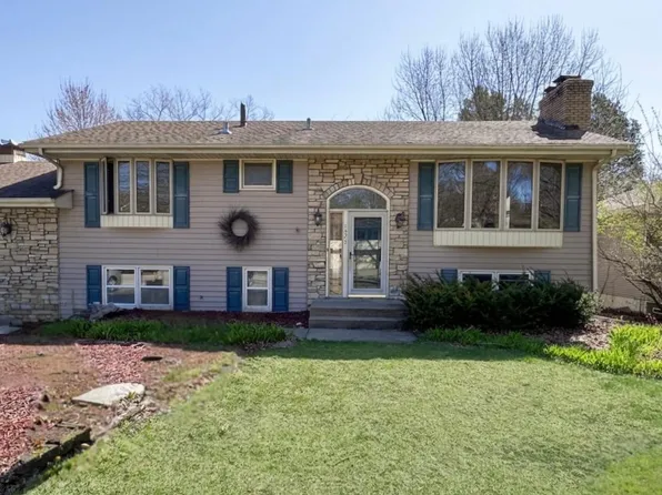 1373 Pike Lake Dr, New Brighton, MN 55112