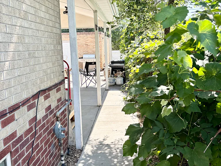 318 S Dale Ct — Photo 10