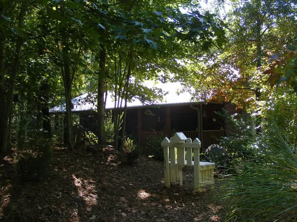 447 Cherokee Cres, Tryon, NC 28782
