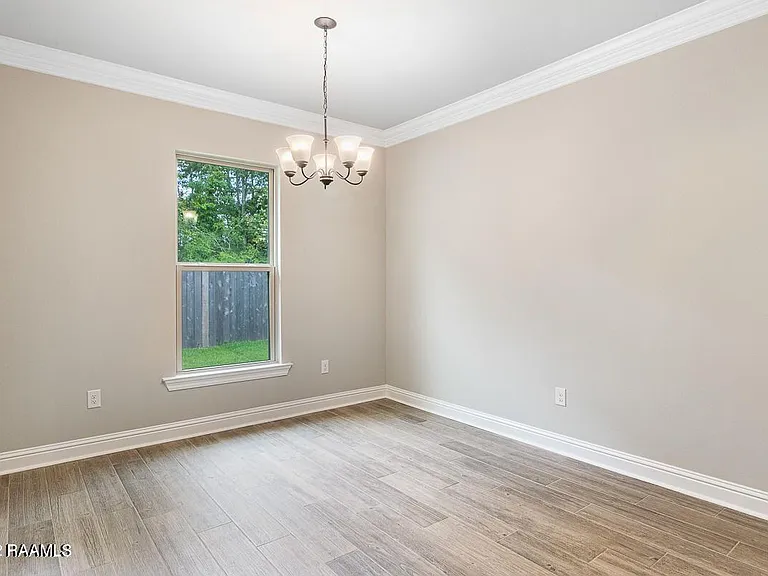 211 Sparrowhawk St — Photo 6