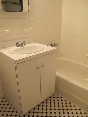 Rented by Metropolis Real Estate of Manhattan | media 33