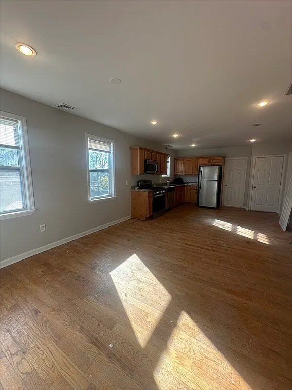 3 bed, 1.5 bath, 1000 sqft, $2,700 — Photo 4