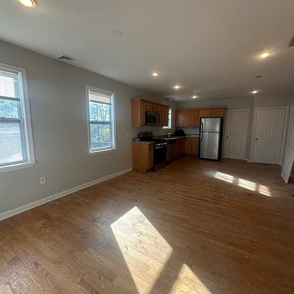 100 Sumner St #100 — Photo 4