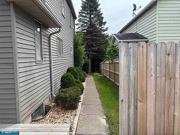 4th image of 114 4th St