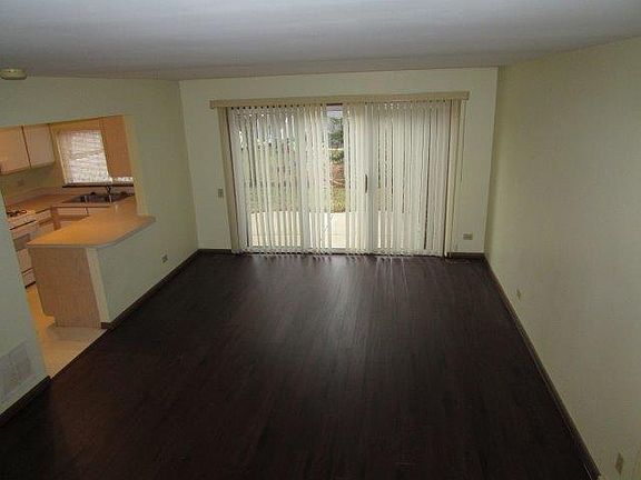 5th image of 323 Cane Garden Cir