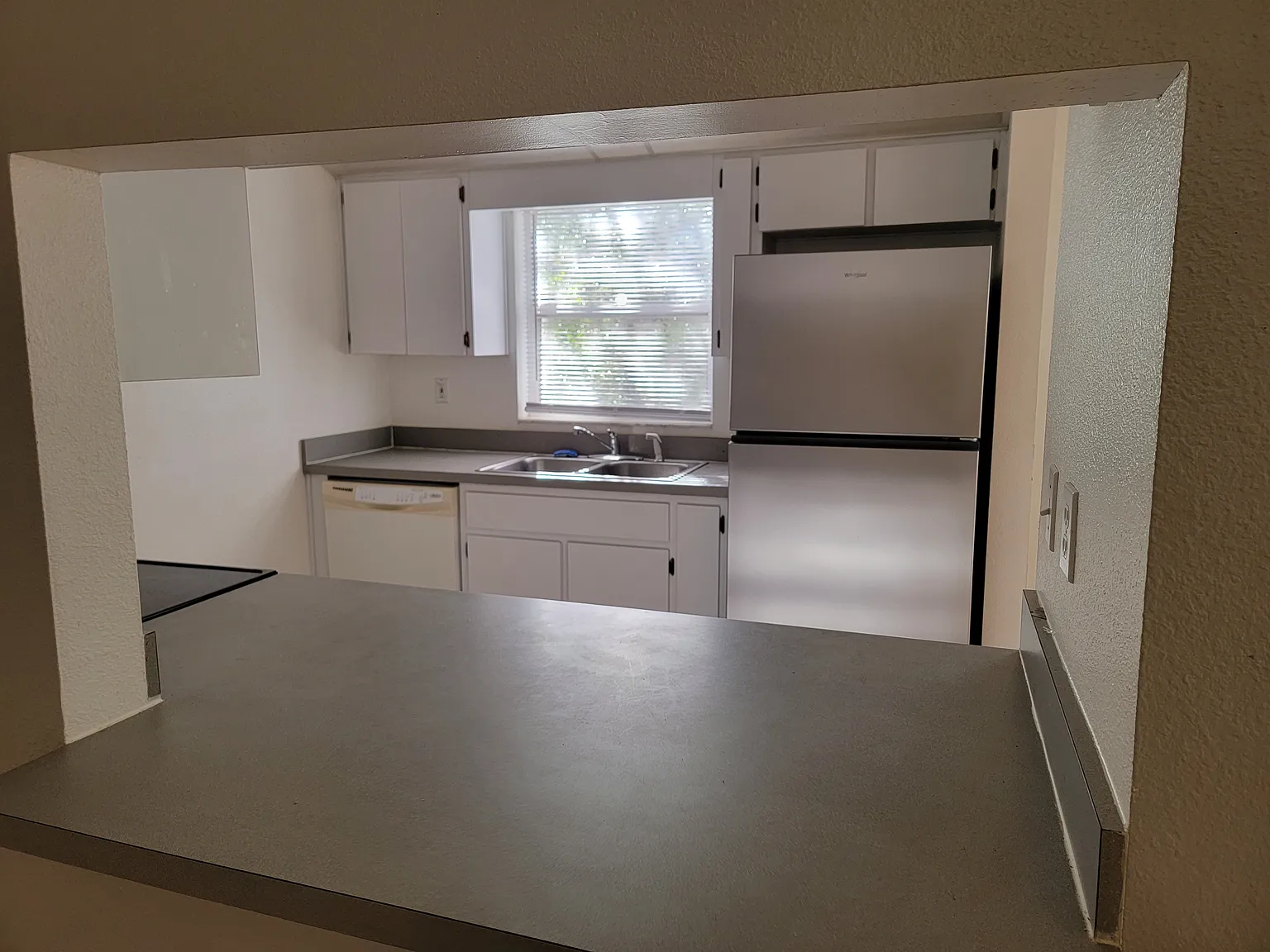 2 bed, 1000 sqft, $1,295 — Photo 4