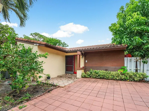 2780 Norfolk Pine Ct, Lake Worth, FL 33462