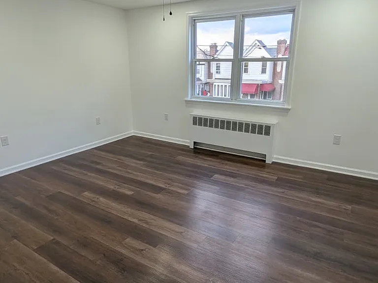 344 Van Kirk St #4 — Photo 1