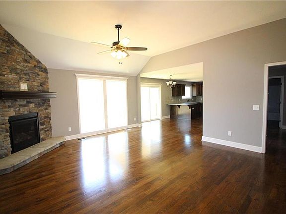 2nd image of 4005 Bennington Dr