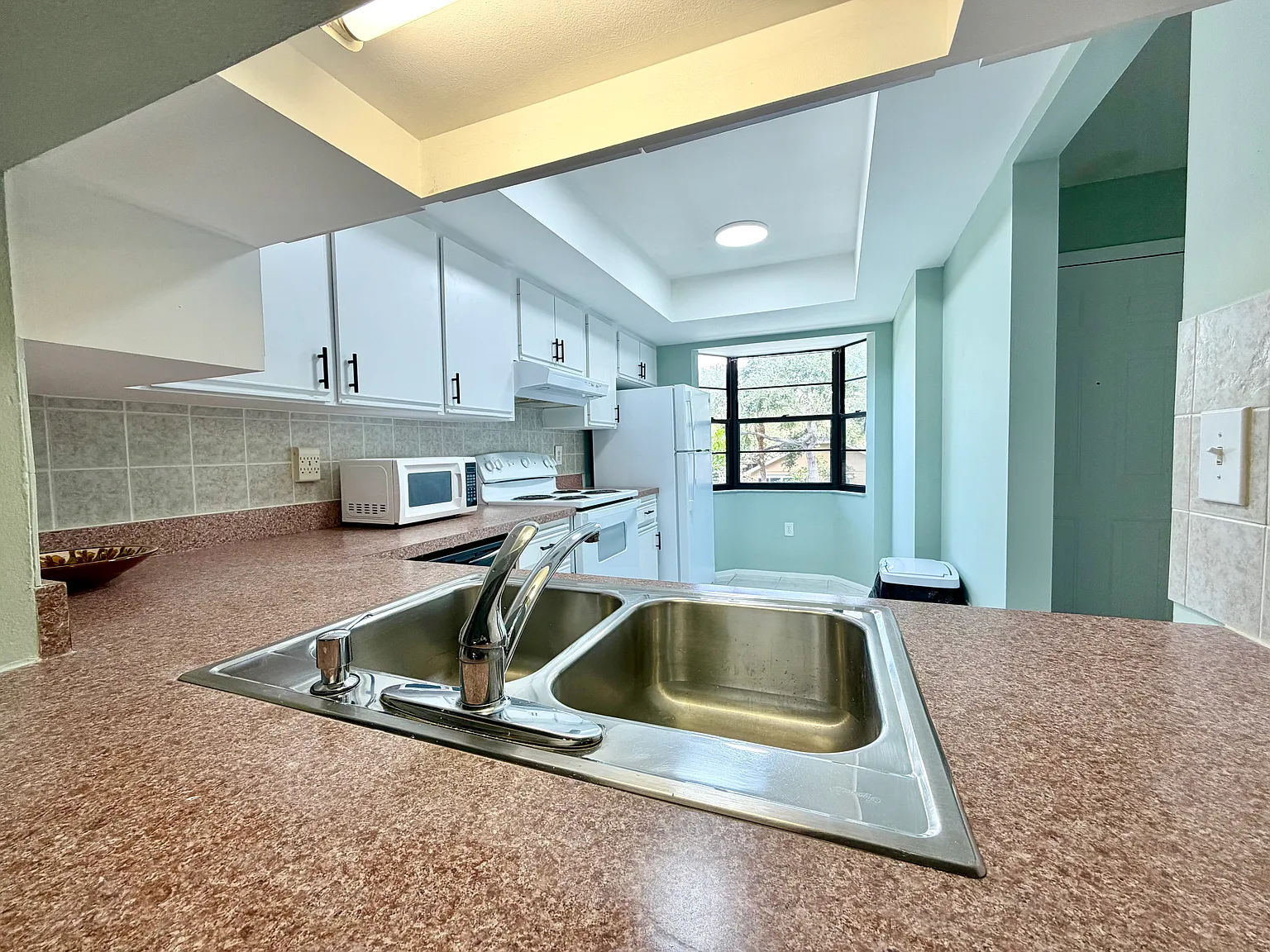 2 bed, 1125 sqft, $1,695 — Photo 2