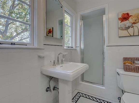 2nd image of 1681 Hanchett Ave