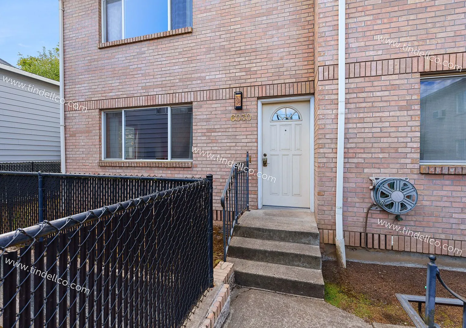 527QJ-TP (Queen Jeanette Apartments) — Photo 3