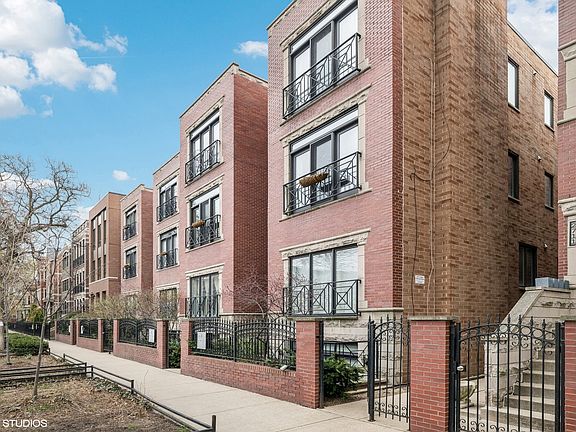2nd image of 2717 N Wilton Ave APT 2N