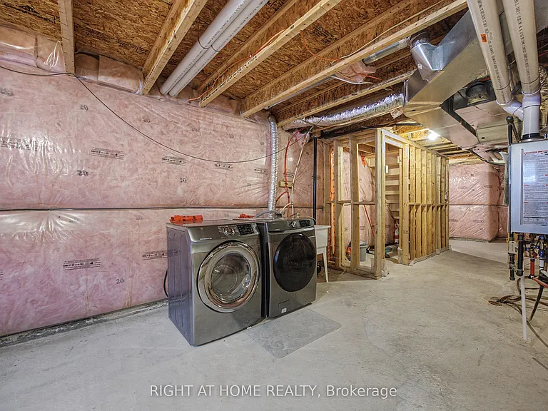 1235 Mulroney Hts — Photo 36