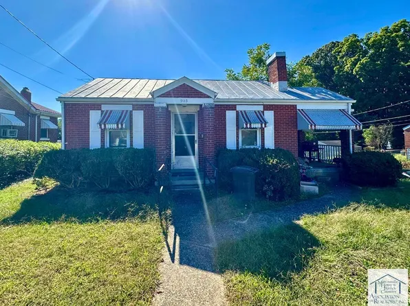915 Chalmers St, Martinsville, VA 24112