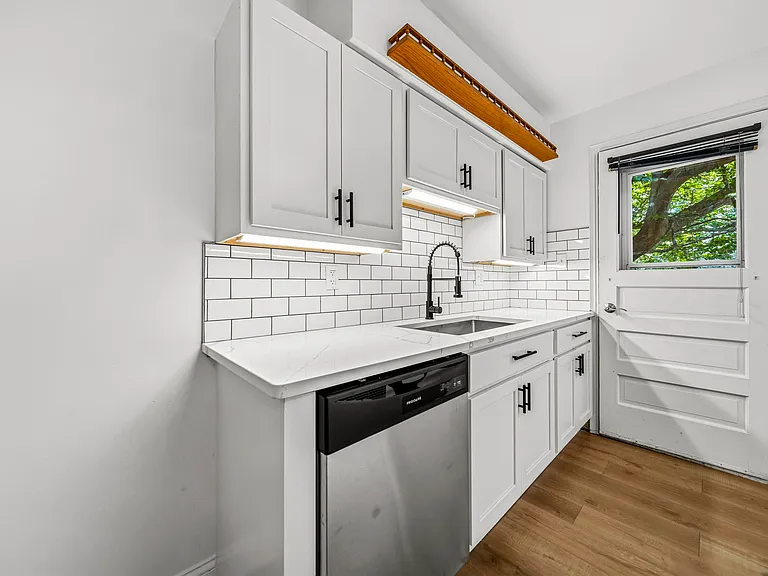 1307 Summit Dr — Photo 3