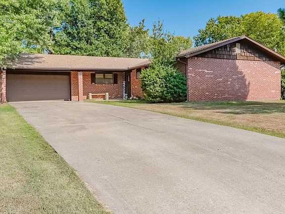 2nd image of 303 N Edgewood Dr