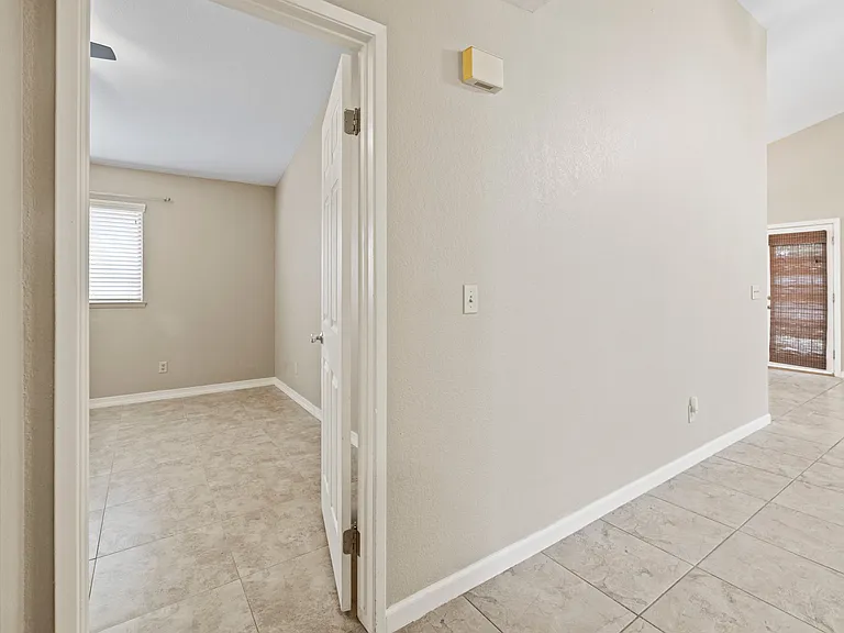 1812 W Wren Dr — Photo 14