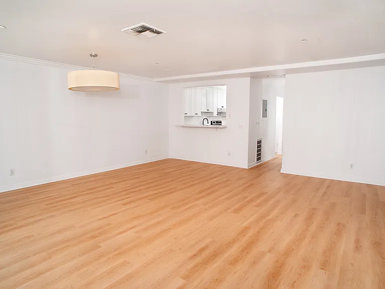 15920 Sherman Way #8 — Photo 3