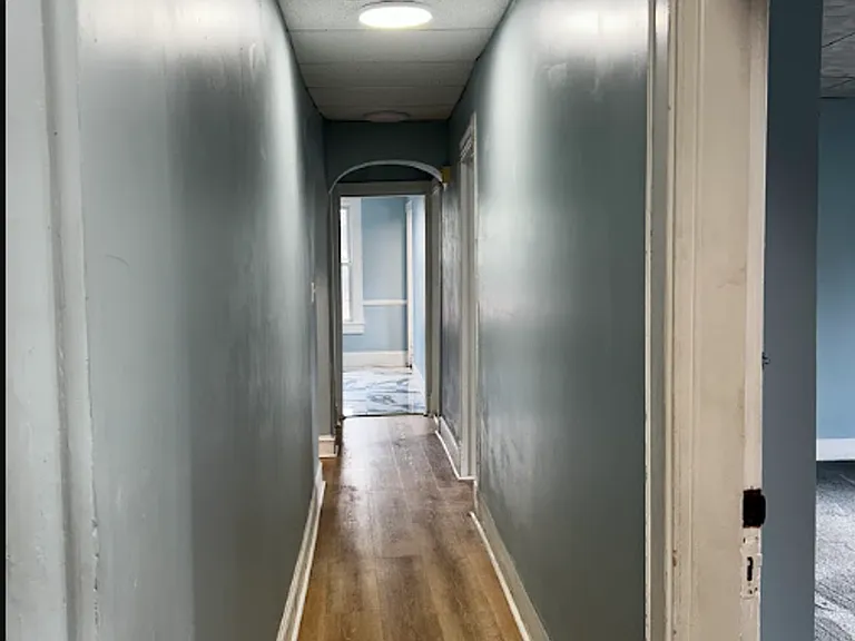 1638 Sanderson Ave — Photo 28