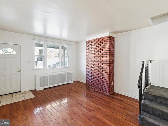 4th image of 129 Leverington Ave