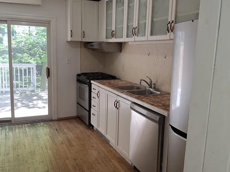 33 Woodward Ave #MAIN — Photo 4